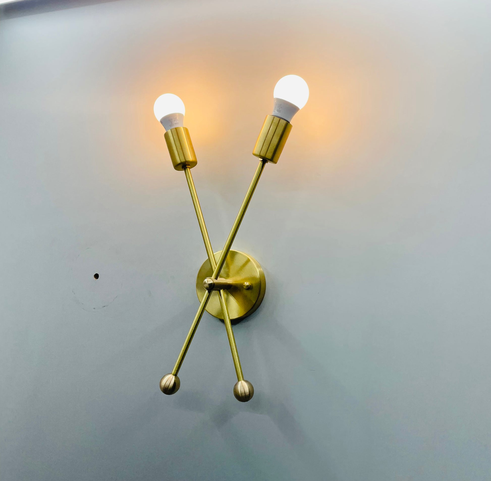Elegant 2-Light Brass Wall Sconce - Retro Sputnik Design