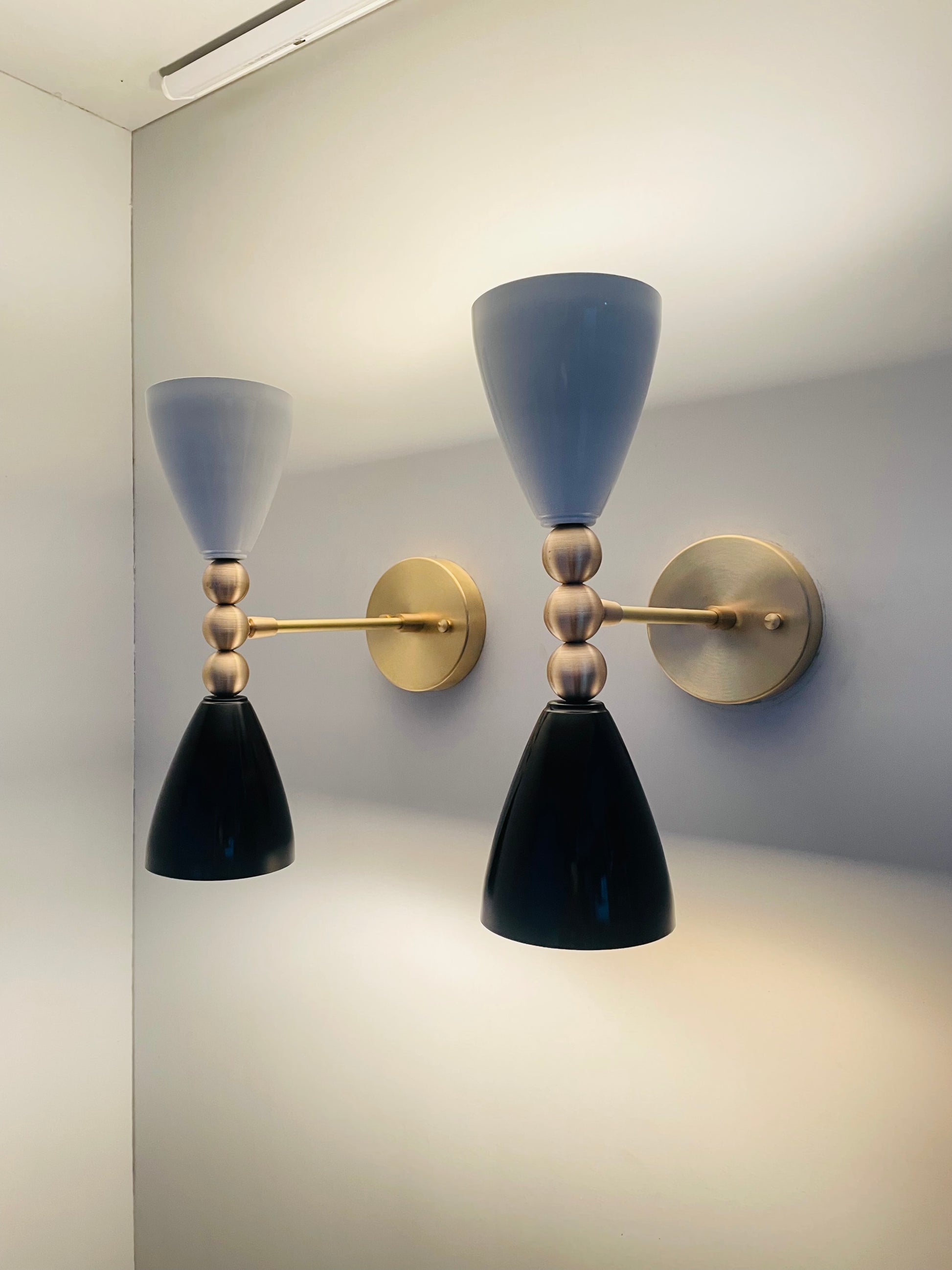 Elegant Wall Light Fixture - Italian Design - Mid Century Modern