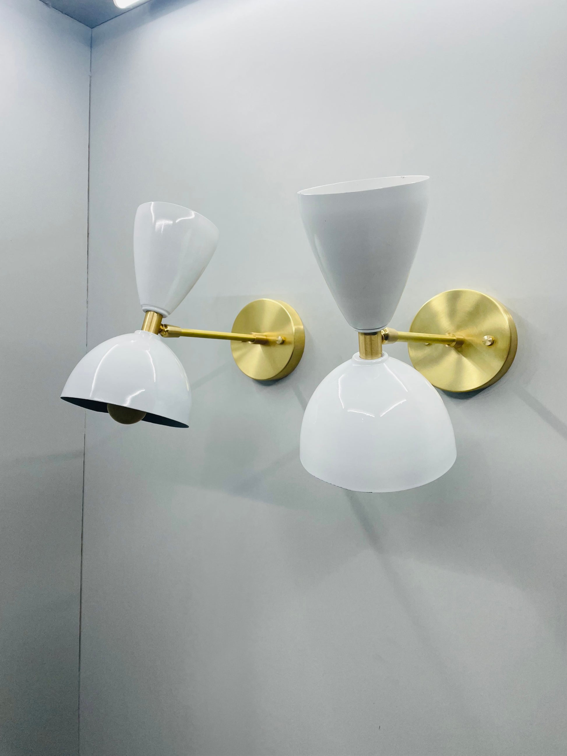 Sleek White Light Wall Lamp - Mid Century Modern Diabolo Wall Sconce
