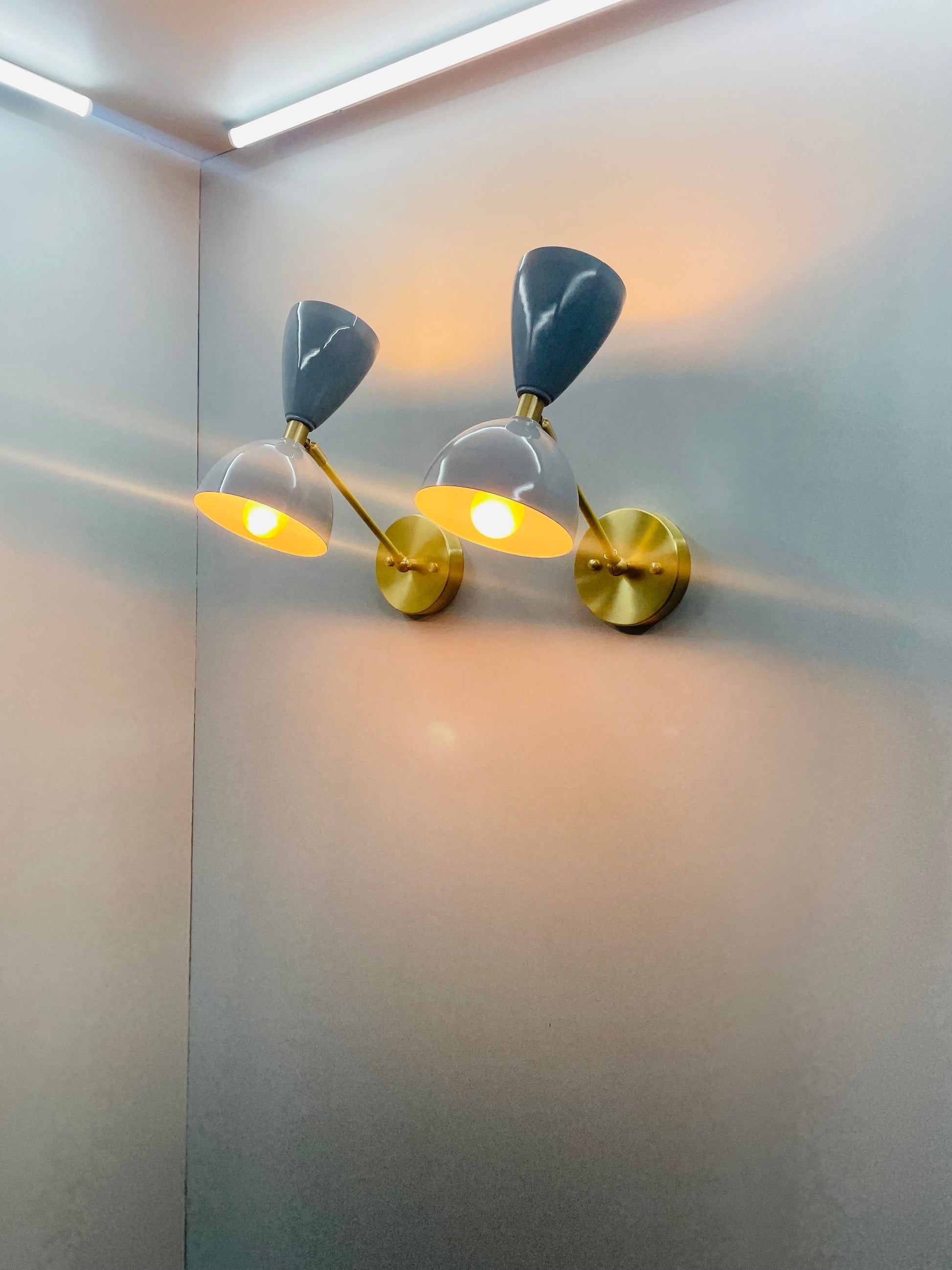 Modern Wall Light Fixture - Diabolo Design